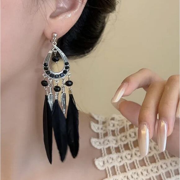 Clip on 4 3/4" Xlong silver comfort fit coil black bead and feather earrings - Picture 1 of 4